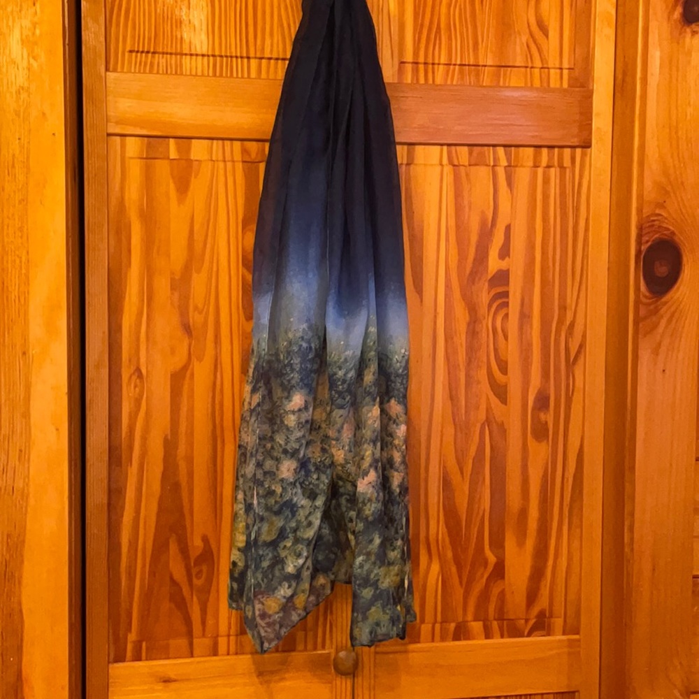 Women’s scarf